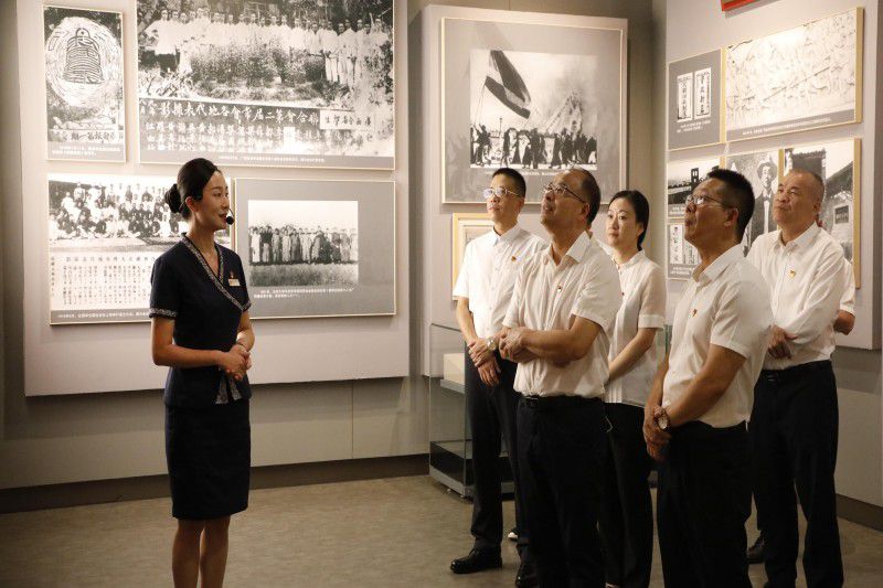参观展厅（一）(1).jpg